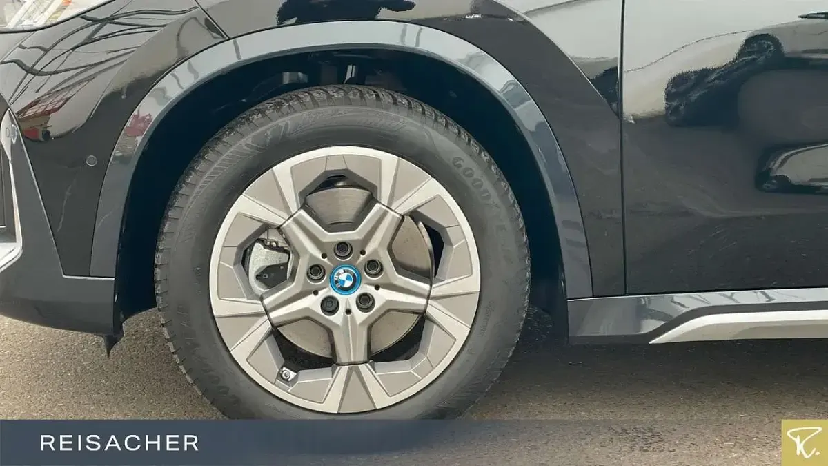 Gebraucht BMW iX1 xLine 200 kW (272 PS) 2023 Schwarz uni SUV