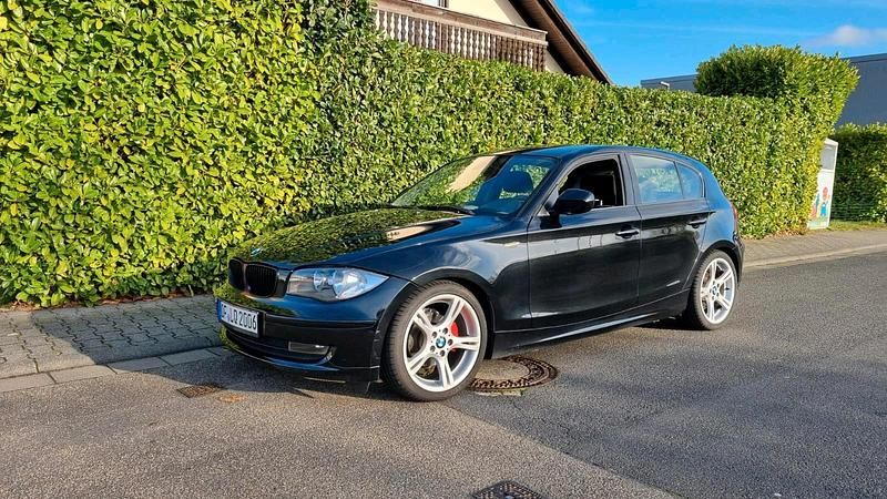 Schwarz Gebraucht 2010 BMW 116 Kleinwagen | 3.900 € (Fairer Preis) - Bild 1/4
