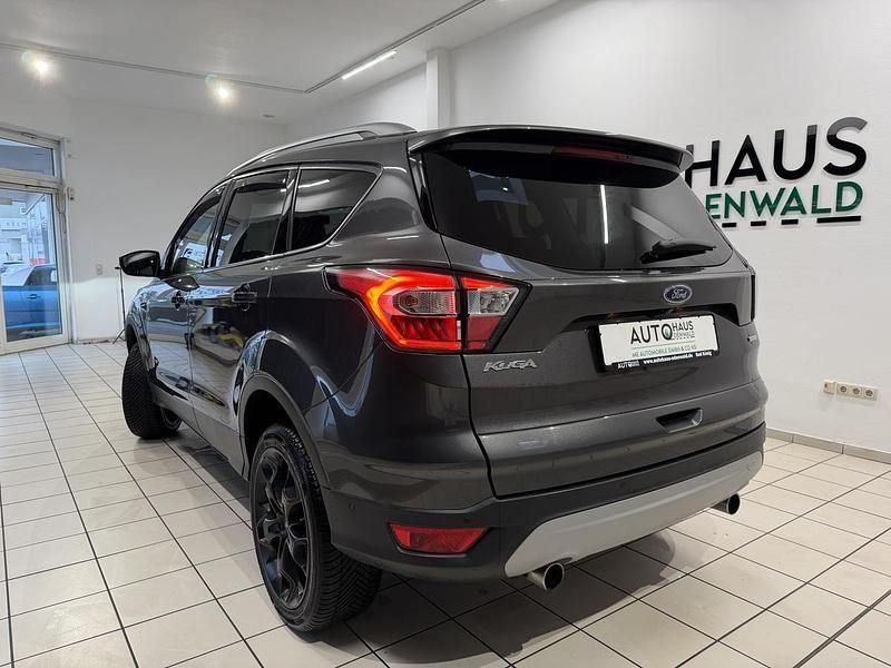 Gebraucht Ford Kuga Titanium 242 PS (177 kW) 2018 Grau metallic SUV