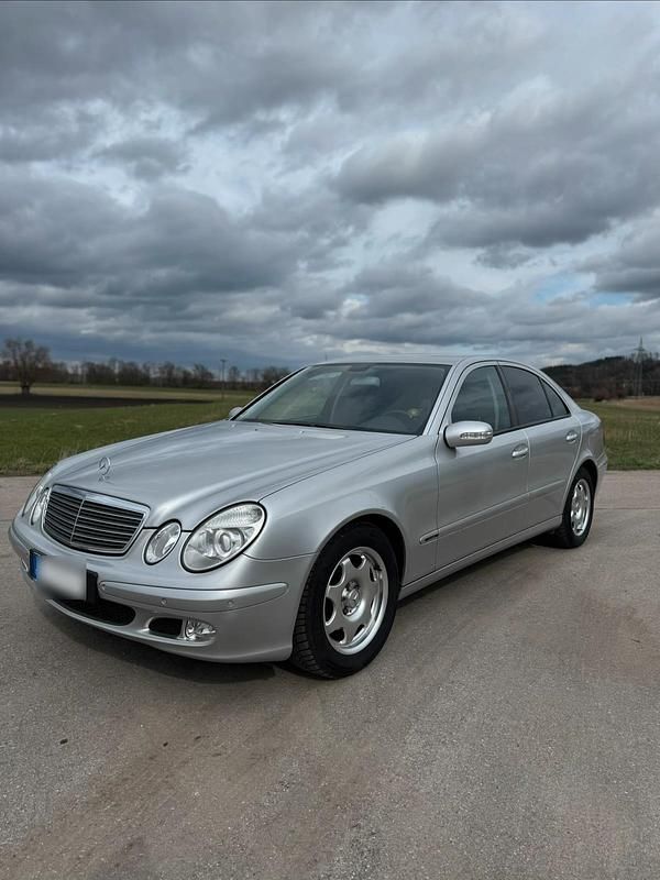 Second-hand Mercedes E240 177 CP (130 kW) 2004 Argintiu Berlinǎ