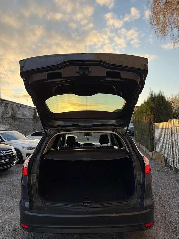 Gebraucht Ford Focus SYNC Edition 101 PS (74 kW) 2014 Midnight skygrau metallic Kombi