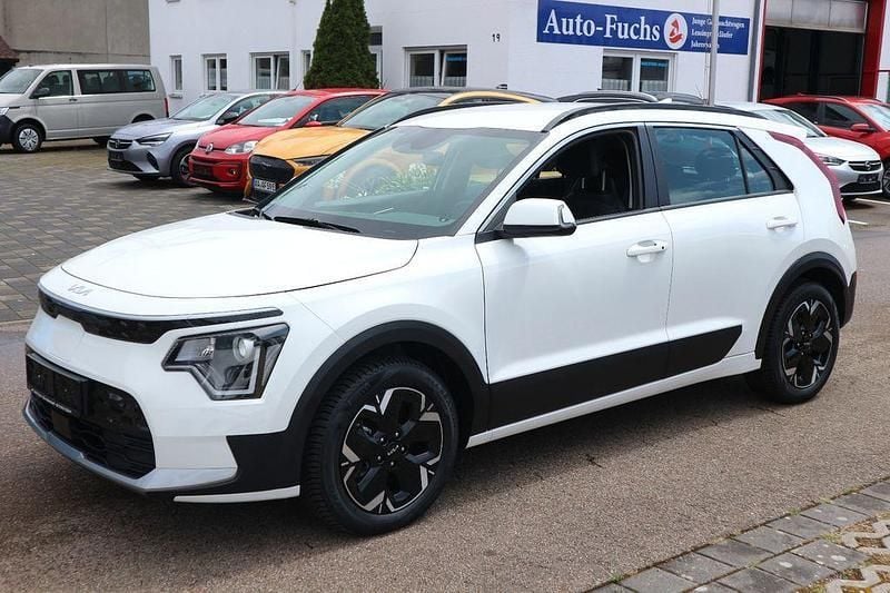 Weiß Gebraucht 2023 Kia e-Niro Edition 7 SUV | 25.999 € (Guter Preis) - Bild 1/4