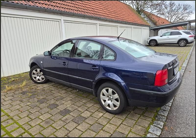 Gebraucht VW Passat 125 PS (91 kW) 2000 Blau Limousine