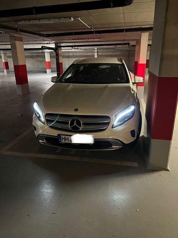 Gebraucht Mercedes GLA180 Urban 122 PS (89 kW) 2016 Weiß SUV