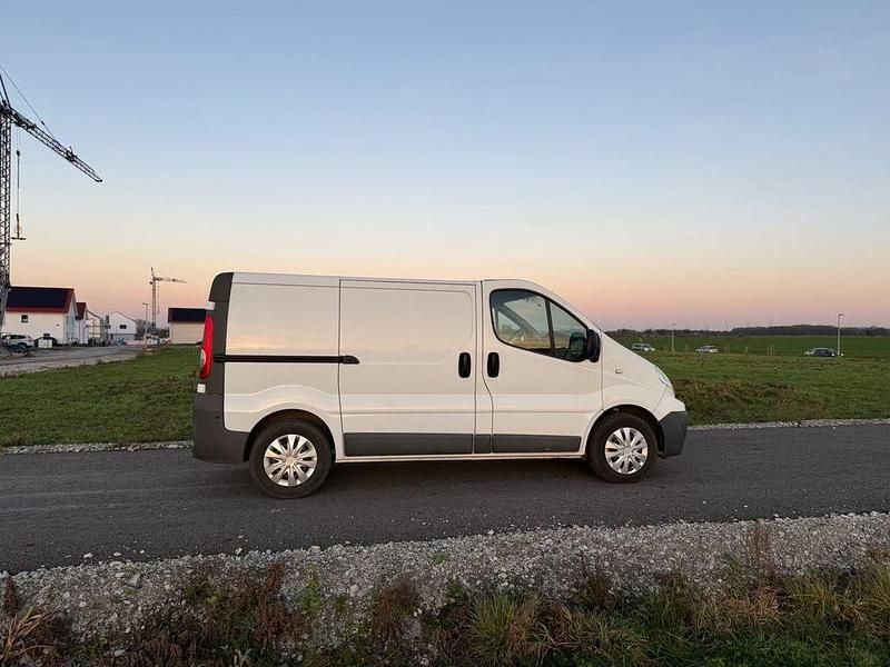 Second-hand Renault Trafic 90 CP (66 kW) 2012 Alb Monovolum