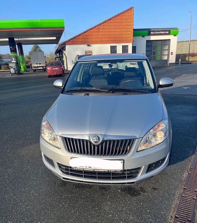 Gebraucht Skoda Fabia Ambition 75 PS (55 kW) 2014 Silber Limousine