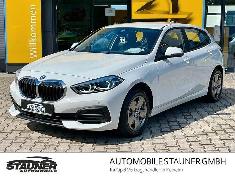 Alpinweiss Gebraucht 2024 BMW 118 Advantage Kleinwagen | 23.780 € (Fairer Preis) - Bild 1/4