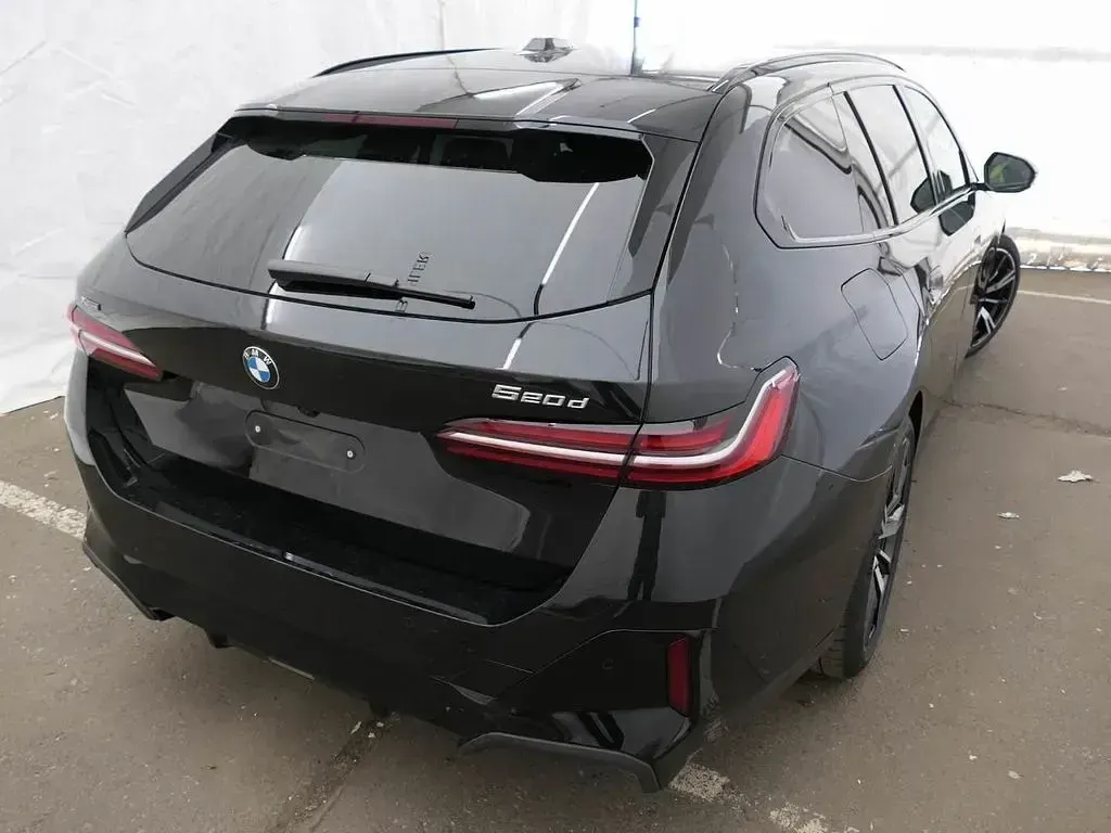 Gebraucht BMW 520 Performance 197 PS (144 kW) 2025 Schwarz Kombi