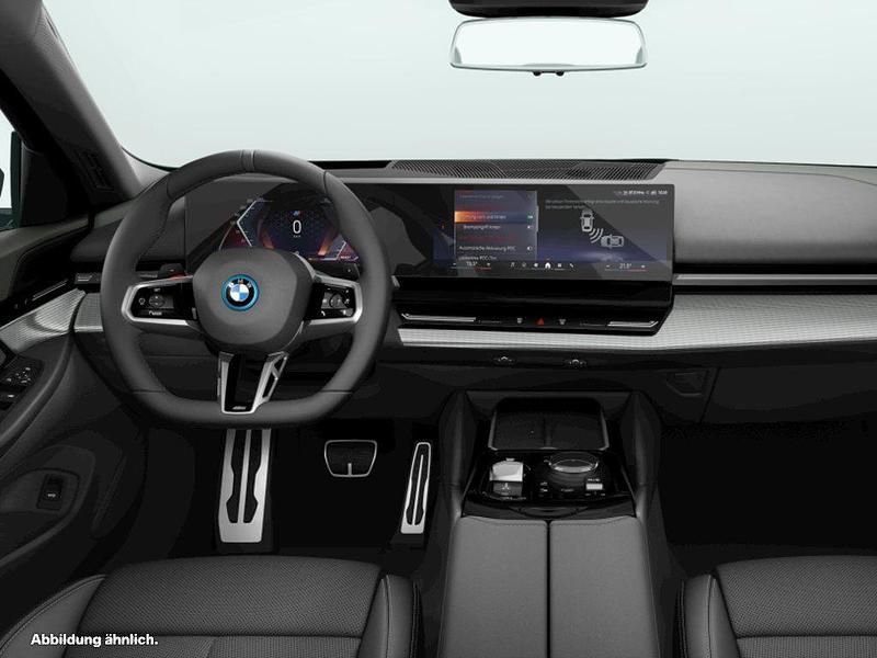 Gebraucht BMW 550e M Sport 489 PS (359 kW) 2024 Schwarz Limousine