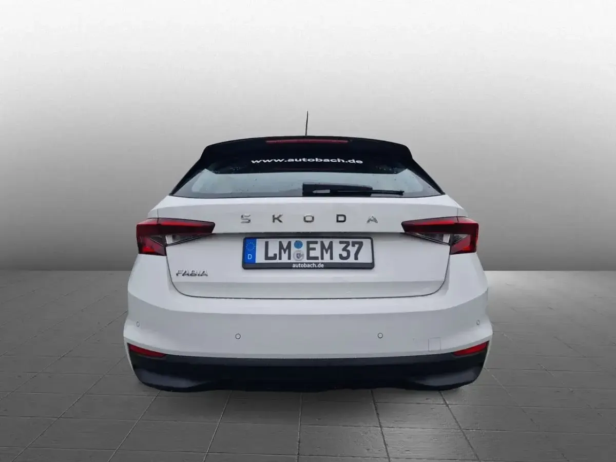 Gebraucht Skoda Fabia Essence 80 PS (58 kW) 2025 Candyweiß Kleinwagen