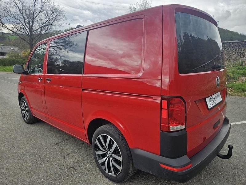 Gebraucht VW T6.1 150 PS (110 kW) 2021 Rot Van