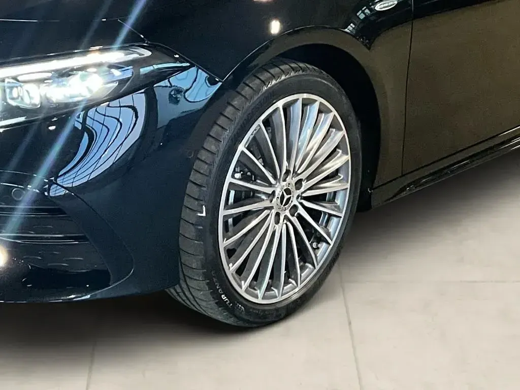 Gebraucht Mercedes A250 AMG Line Premium 218 PS (160 kW) 2025 Schwarz Limousine