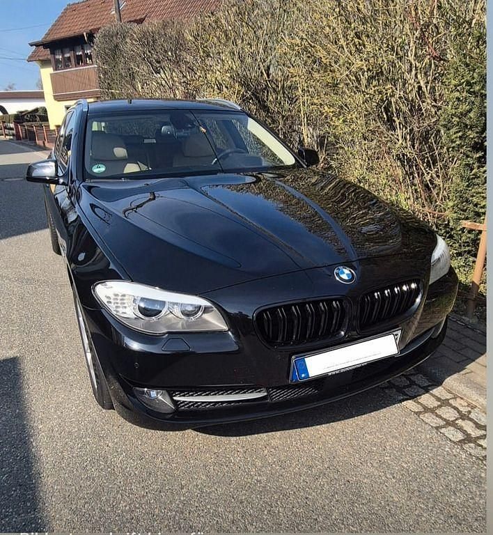 Gebraucht BMW 530 Sport Line 258 PS (189 kW) 2012 Schwarz Kombi