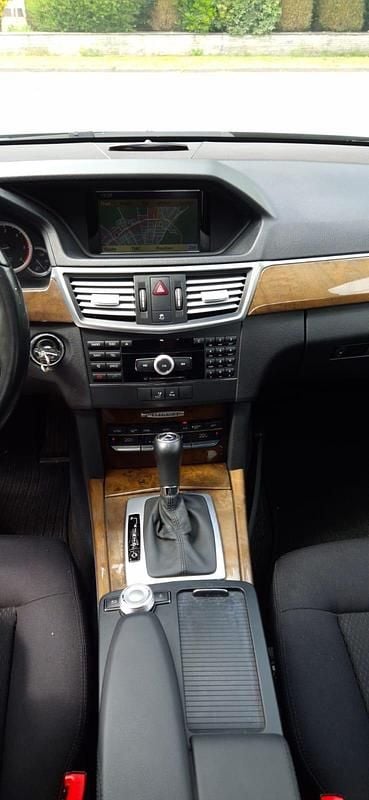 Silber Gebraucht 2009 Mercedes E220 Limousine | 14.600 € (Fairer Preis) - Bild 1/4