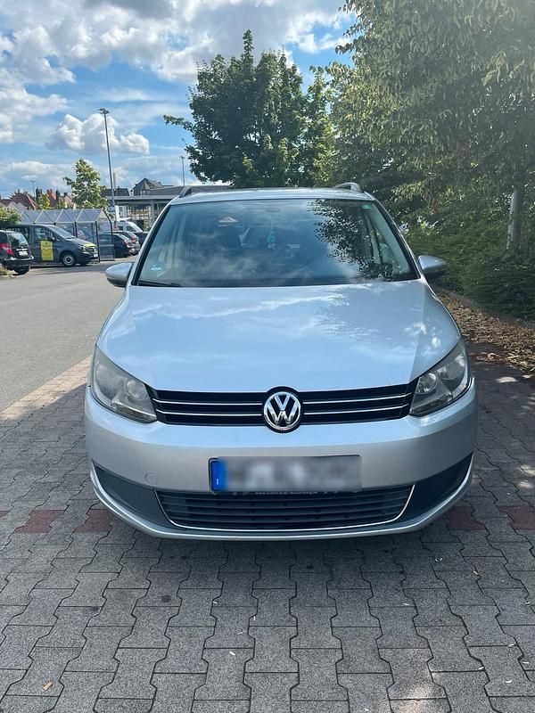 Grau Gebraucht 2010 VW Touran Van / Kleinbus | 5.150 € (Etwas zu teuer) - Bild 1/4