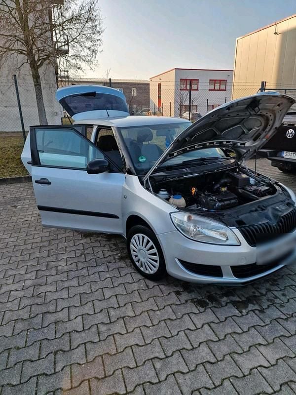 Gebraucht Skoda Fabia 70 PS (51 kW) 2012 Silber Kleinwagen