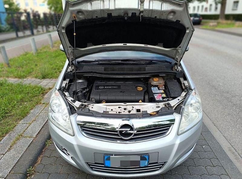 Gebraucht Opel Zafira Edition 150 PS (110 kW) 2009 Silber Van / Kleinbus