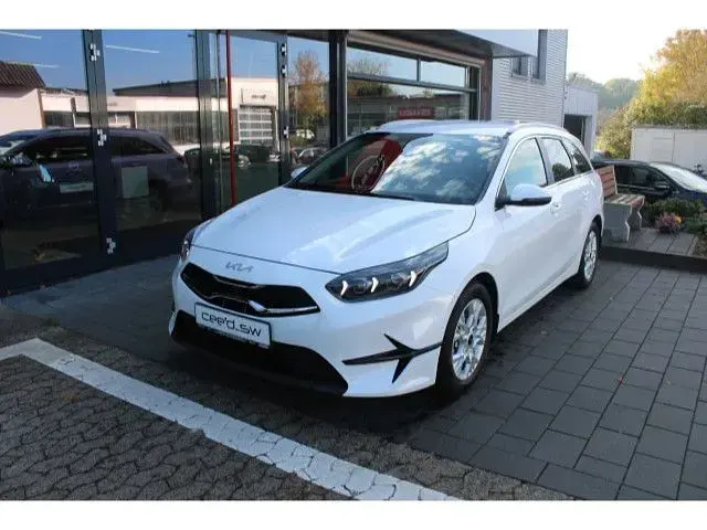 Gebraucht Kia Ceed Sportswagon LX 140 PS (102 kW) 2024 Hw2 deluxeweiß metallic Kombi