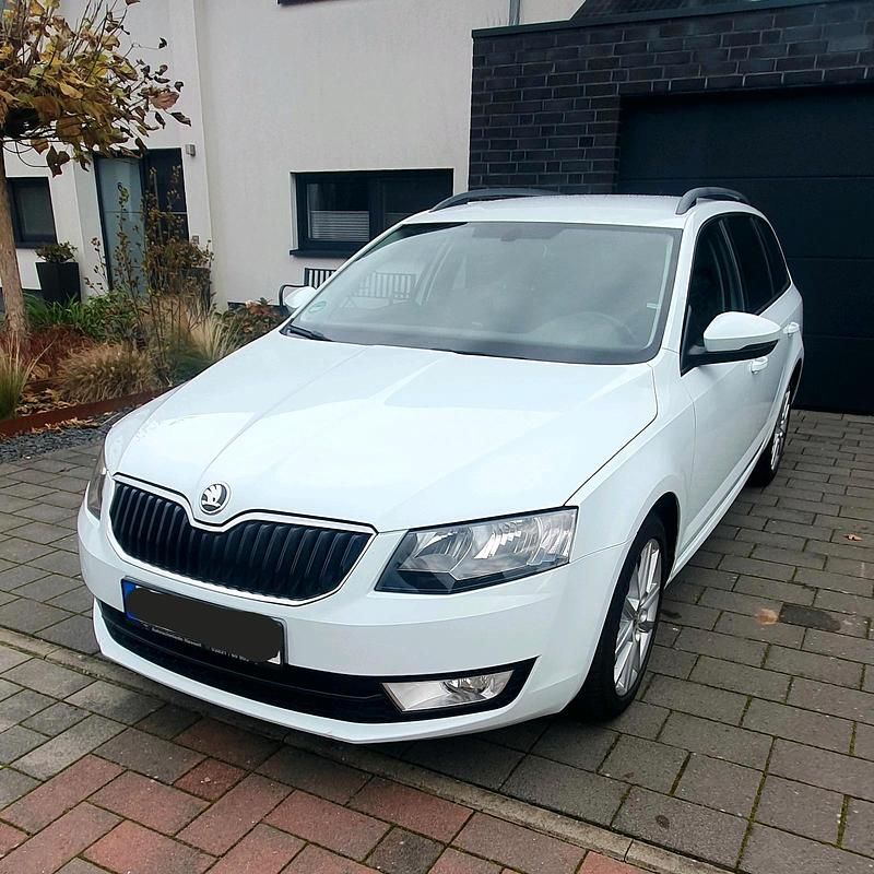 Weiß Gebraucht 2016 Skoda Octavia Kombi | 10.500 € (Fairer Preis) - Bild 1/4