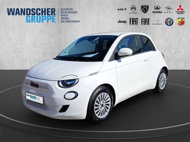 Weißschwarz Gebraucht 2023 Fiat 500e Action Limousine | 16.490 € (Fairer Preis) - Bild 1/4