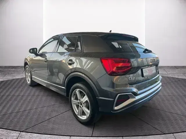 Neu Audi Q2 S-Line 150 PS (110 kW) 2025 Grau SUV