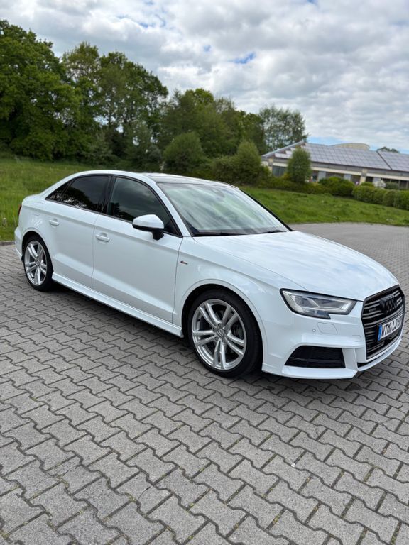 Weiß Gebraucht 2019 Audi A3 S-Line Limousine | 25.900 € (Fairer Preis) - Bild 1/4