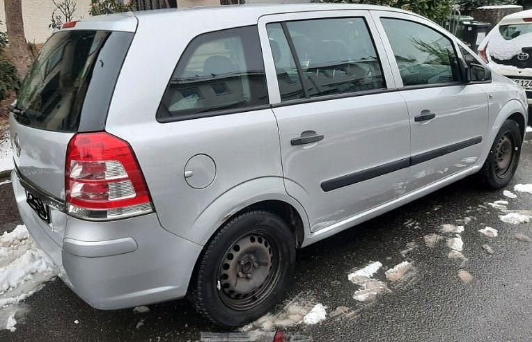 Gebraucht Opel Zafira Selection 116 PS (85 kW) 2009 Silber Van / Kleinbus