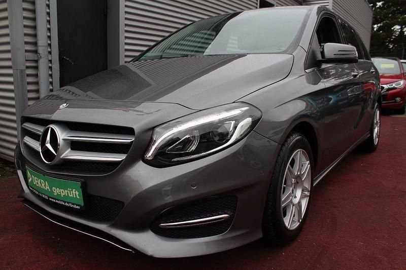 Mountaingrau (metallic) Gebraucht 2015 Mercedes B180 Urban Van / Kleinbus | 14.982 € (Fairer Preis) - Bild 1/4