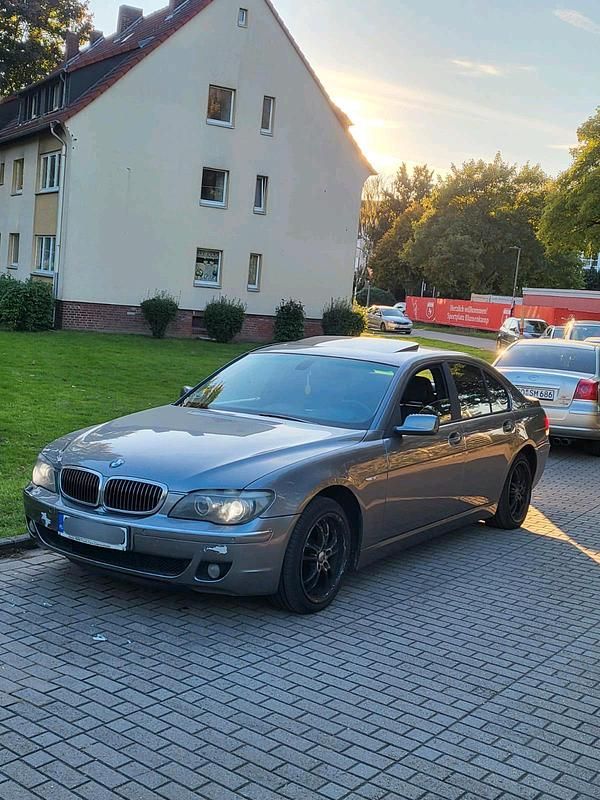 Silber Gebraucht 2007 BMW 730 Limousine | 4.500 € - Bild 1/4
