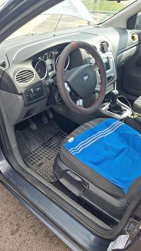 Gebraucht Ford Focus Titanium 116 PS (85 kW) 2008 Grau Kombi