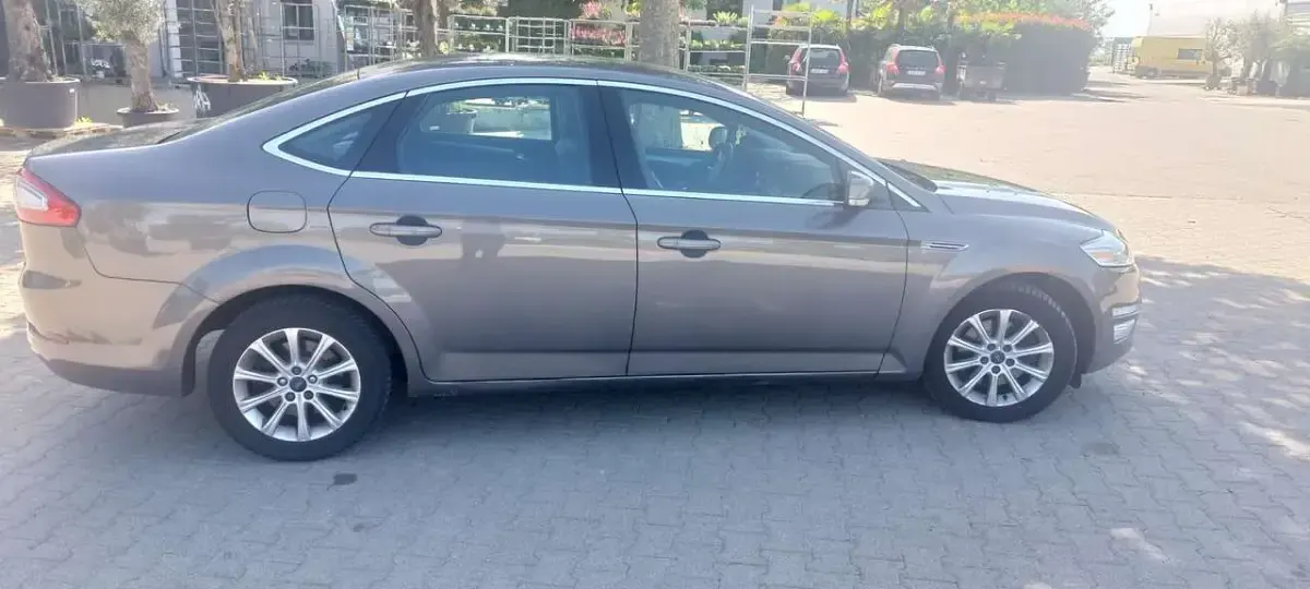 Gebraucht Ford Mondeo 163 PS (119 kW) 2013 Silber Kombi