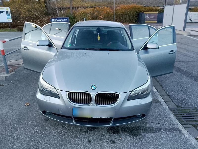 Gebraucht BMW 523 170 PS (125 kW) 2007 Silber Limousine