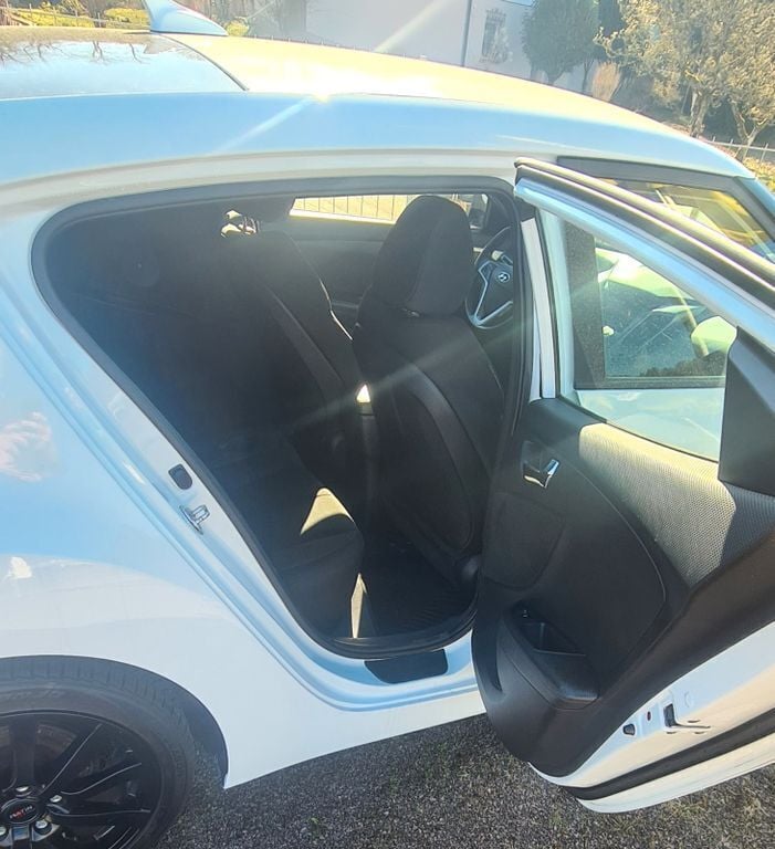 Gebraucht Hyundai Veloster Trend 140 PS (102 kW) 2012 Weiß Kleinwagen