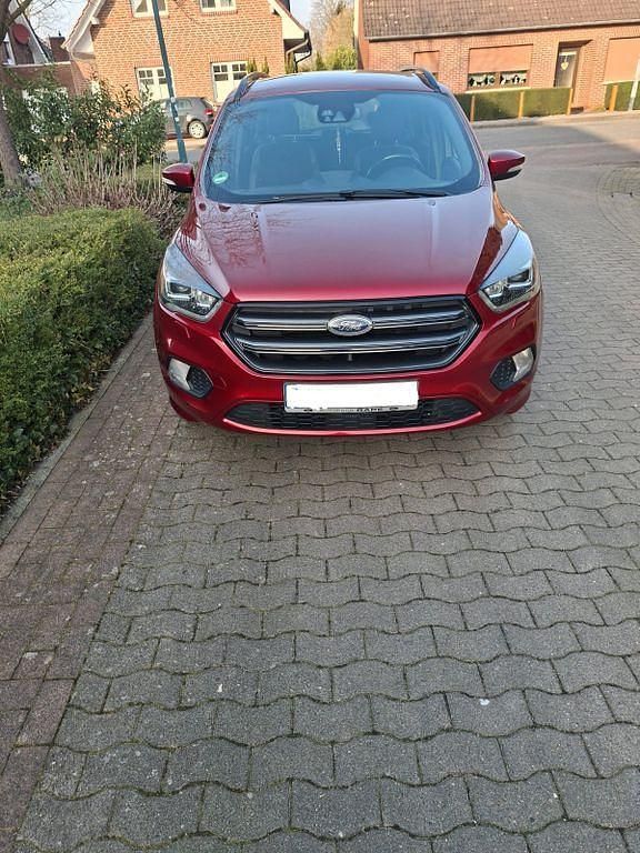 Gebraucht Ford Kuga ST-Line 179 PS (131 kW) 2017 Rot SUV