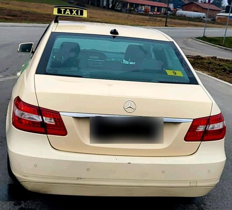 Gebraucht Mercedes E200 136 PS (100 kW) 2012 Beige Limousine