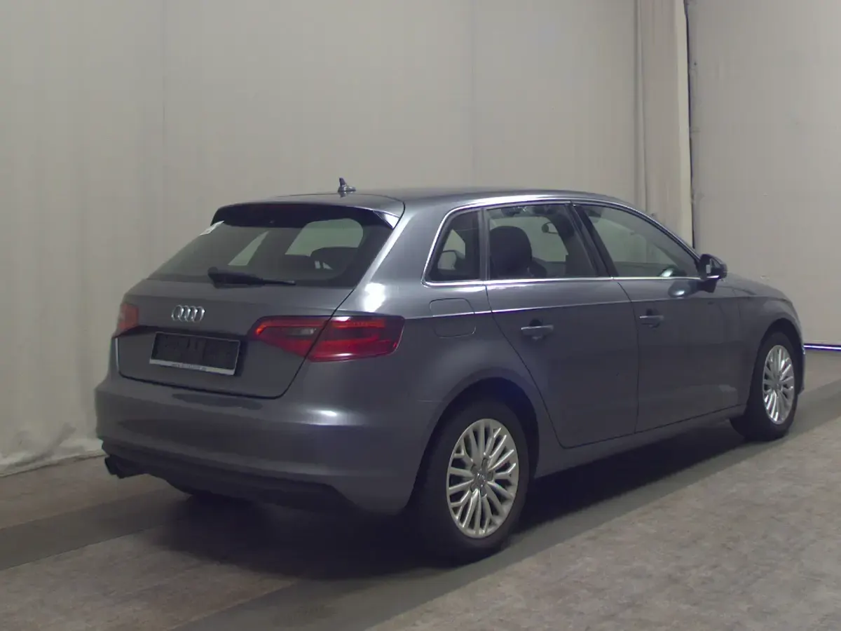 Gebraucht Audi A3 Ambiente 122 PS (89 kW) 2013 Monsungrau metallic Limousine