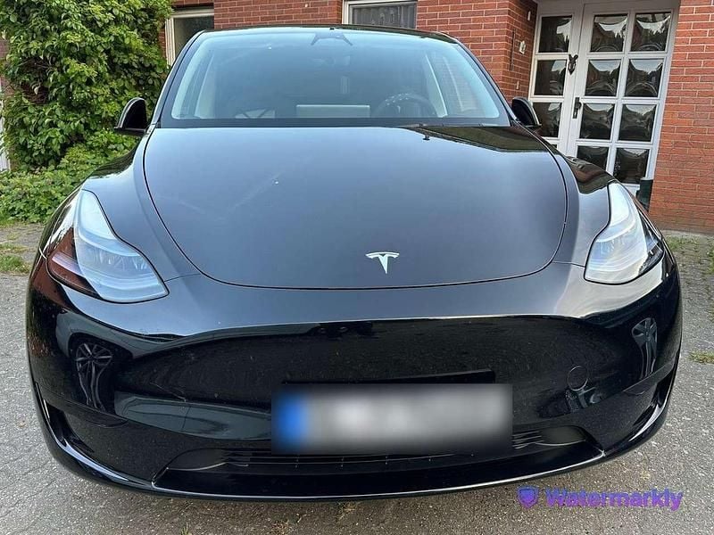 Schwarz Gebraucht 2023 Tesla Model Y RWD SUV | 34.990 € (Fairer Preis) - Bild 1/4