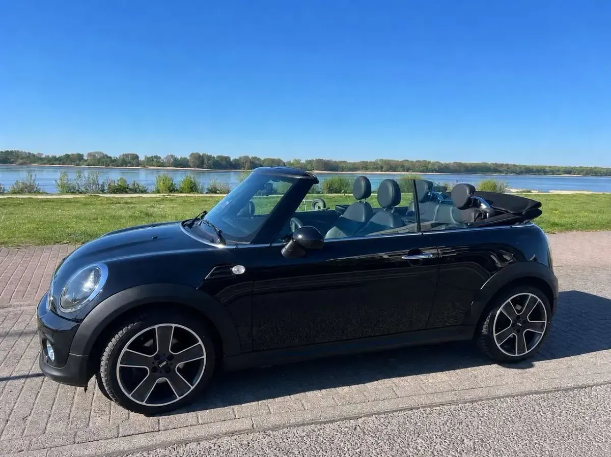Gebraucht Mini Cooper Cabriolet 122 PS (89 kW) 2015 Schwarz Cabrio