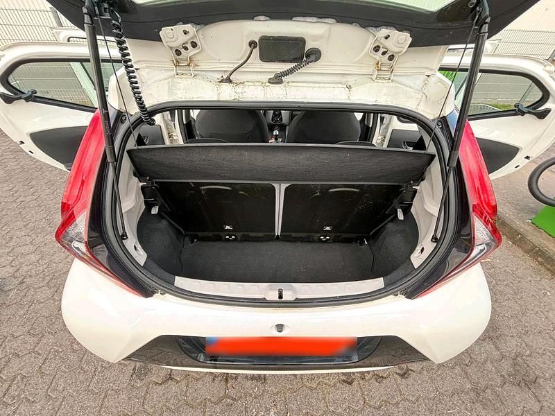 Gebraucht Toyota Aygo 72 PS (52 kW) 2019 Weiß Kleinwagen