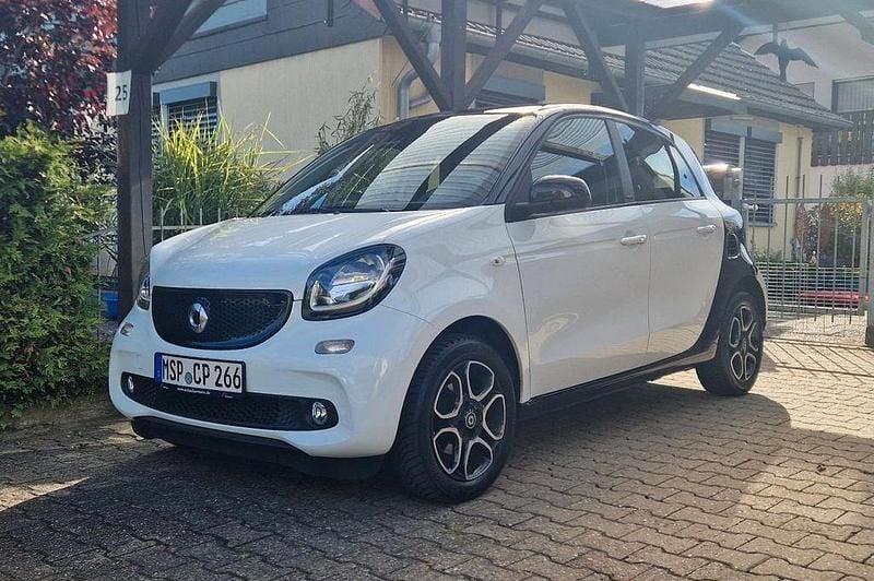 Weiß Gebraucht 2017 Smart ForFour Prime Kleinwagen | 7.800 € (Guter Preis) - Bild 1/4