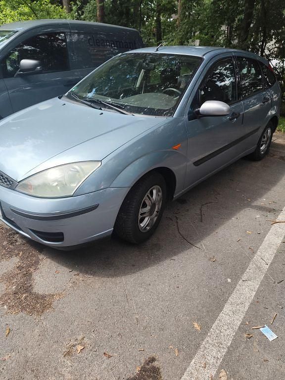 Grau Gebraucht 2004 Ford Focus Limousine | 2.300 € (Fairer Preis) - Bild 1/3