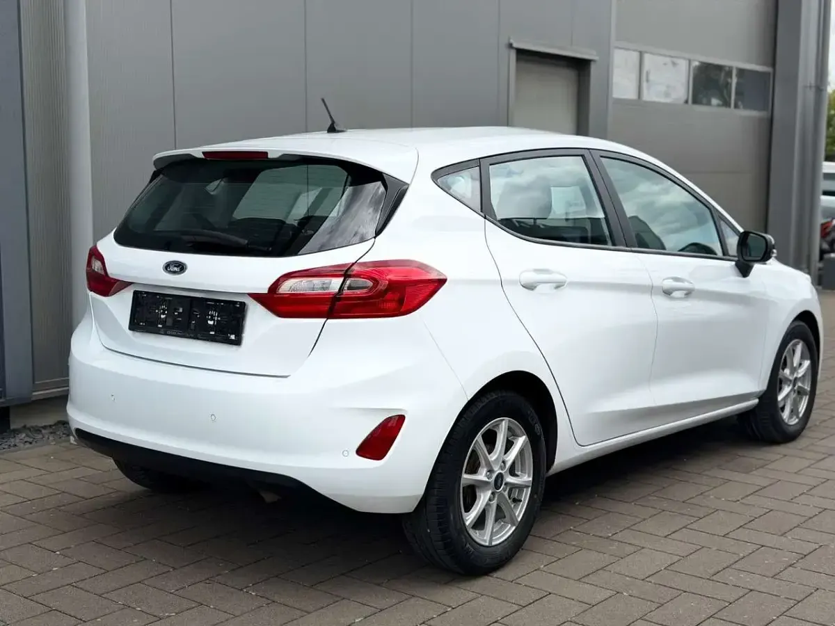 Gebraucht Ford Fiesta Cool & Connect 101 PS (74 kW) 2019 Weiß Kleinwagen
