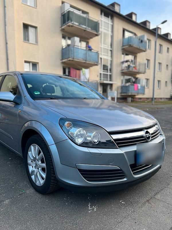 Second-hand Opel Astra 110 CP (80 kW) 2004 Gri Coupe