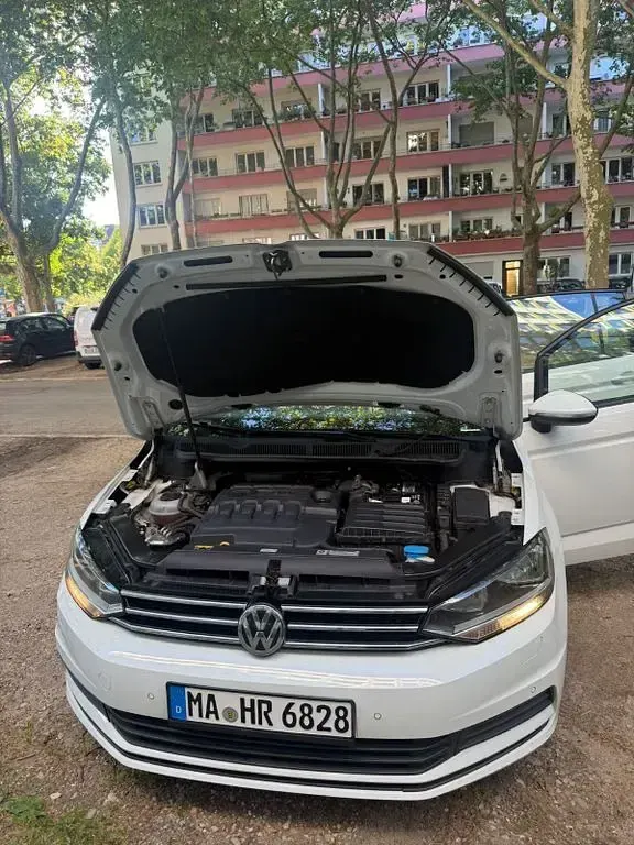 Gebraucht VW Touran Comfortline 116 PS (85 kW) 2019 Weiß Van / Kleinbus