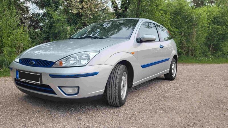Silber Gebraucht 2002 Ford Focus Finesse Limousine | 2.899 € (Teuer) - Bild 1/4