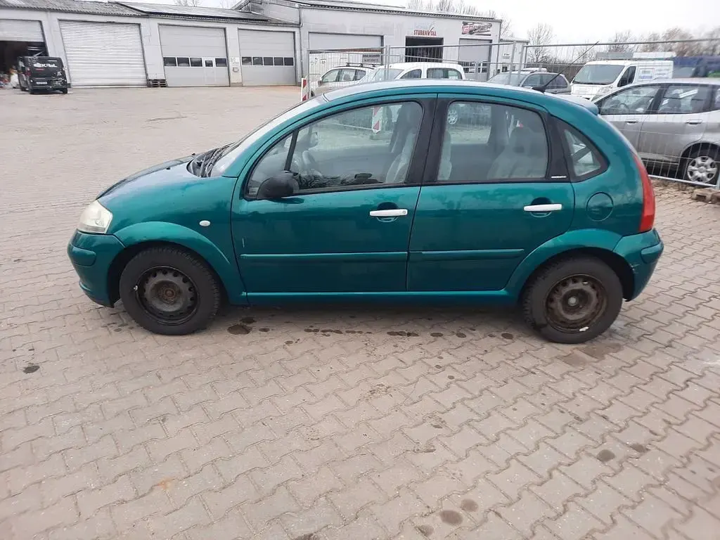 Używany Citroën C3 Exclusive 73 KM (53 kW) 2002 Zielony Hatchback