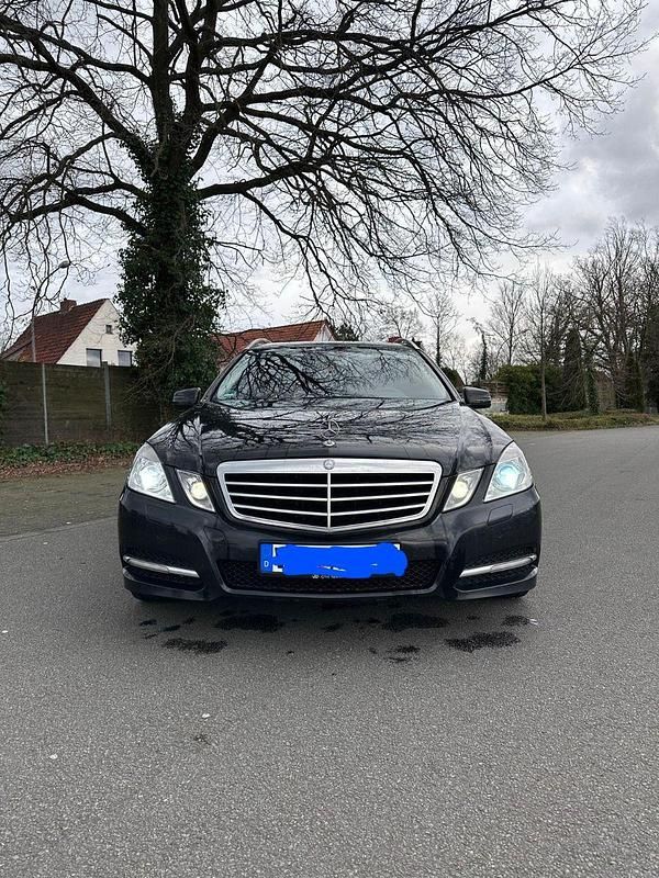 Gebraucht Mercedes 220 170 PS (125 kW) 2012 Schwarz Kombi