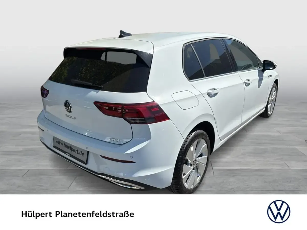 Gebraucht VW Golf VIII Style 131 PS (96 kW) 2024 Weiß Limousine