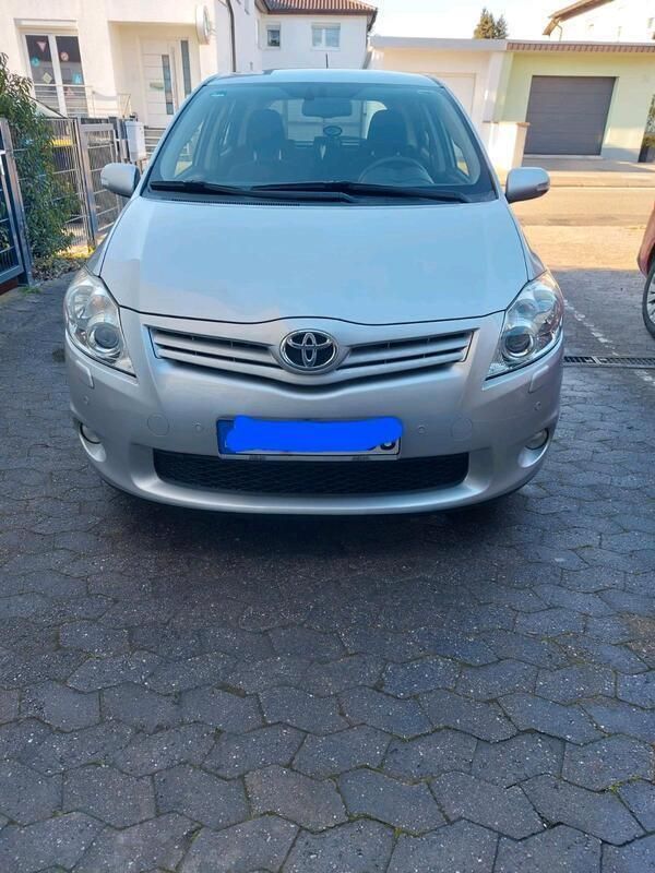 Silber Gebraucht 2010 Toyota Auris Limousine | 5.950 € (Guter Preis) - Bild 1/4