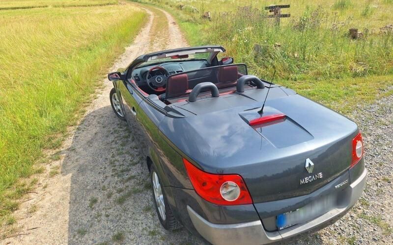 Grau Gebraucht 2007 Renault Mégane Cabriolet Cabrio | 2.400 € (Guter Preis) - Bild 1/4